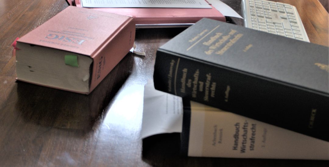 Bücher 2 scaled | Strafverteidiger & Rechtsanwalt Bernd Idselis Delmenhorst -Bremen Bücher 2 scaled
