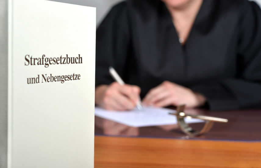 Strafgesetzbuch | Strafverteidiger & Rechtsanwalt Bernd Idselis Delmenhorst -Bremen Gesetz